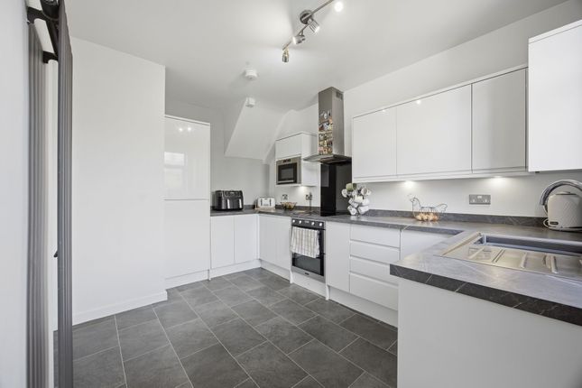 47 Broadway, Rossendale photo 3