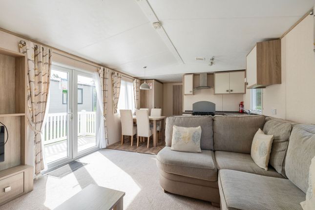 Carnaby Oakdale, Tingdene Caldecott Hall Country Park, Beccles Road, Great Yarmouth photo 5