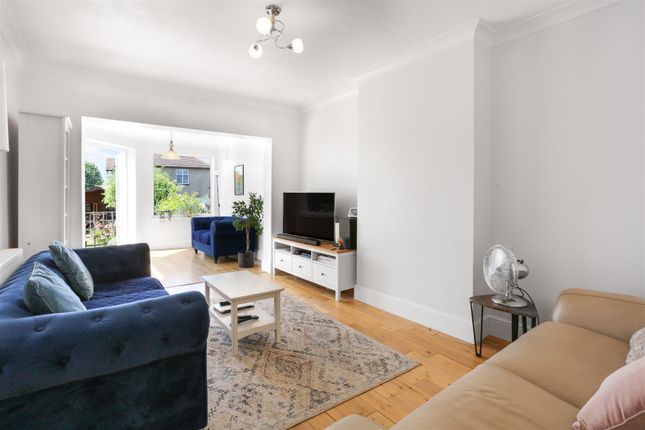 67, Newbolt Avenue, Sutton photo 4