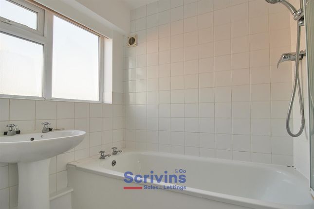 Flat 4, Co-Op House, Barwell photo 2