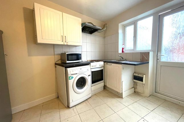 Thumbnail Studio to rent in St. Josephs Drive, Southall