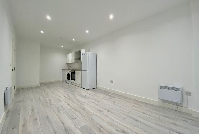 1005, Aylesbury photo 3