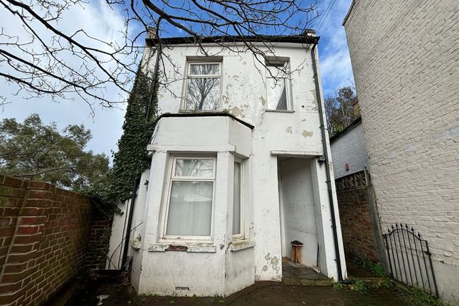 Thumbnail Flat for sale in 22 Willenhall Road, Woolwich, London