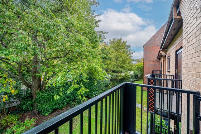 29, Flamingo Court, Nottingham photo 3