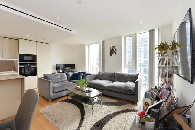 Thumbnail Flat for sale in Vaughan Way, London