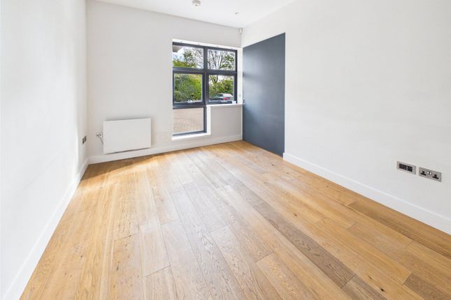 Flat 1,, A3, Oldfield Road photo 2