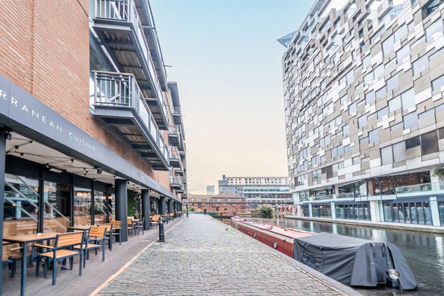 Canal Wharf 32400001