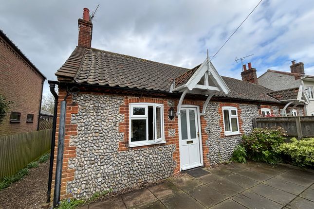 Thumbnail Bungalow to rent in The Green, Aldborough, Norwich
