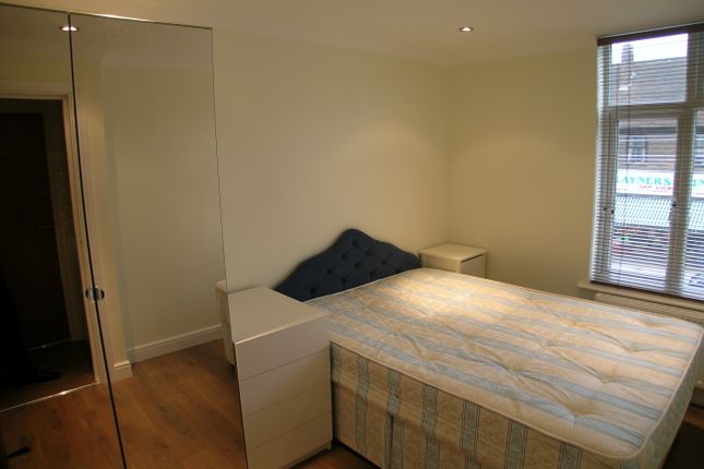 Flat 1, 397, Rayners Lane, Pinner photo 2