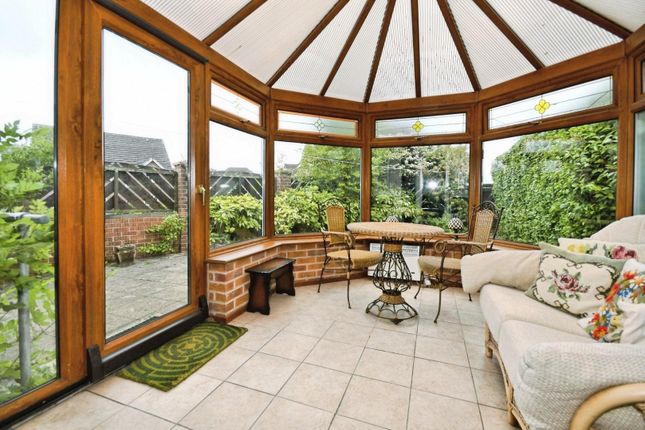 1, St. Martins Close, Chesterfield photo 2