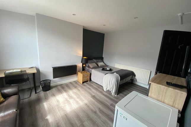 Estcourt Avenue, Leeds photo 2