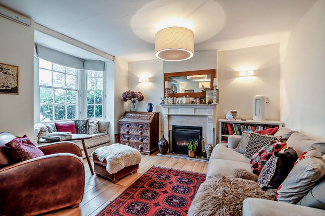 11, West End Grove, Surrey photo 4