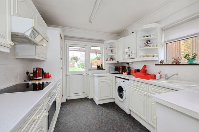 97, Marlpit Lane, Coulsdon photo 4
