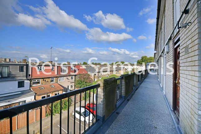 Thumbnail Maisonette to rent in Glengarnock Avenue, Isle Of Dogs, Isle Of Dogs