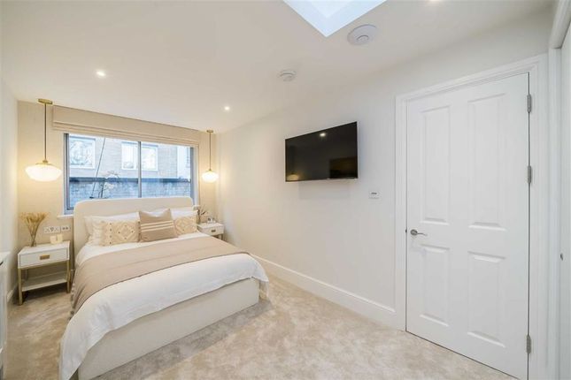 Terraced house to rent in Gaspar Mews, London