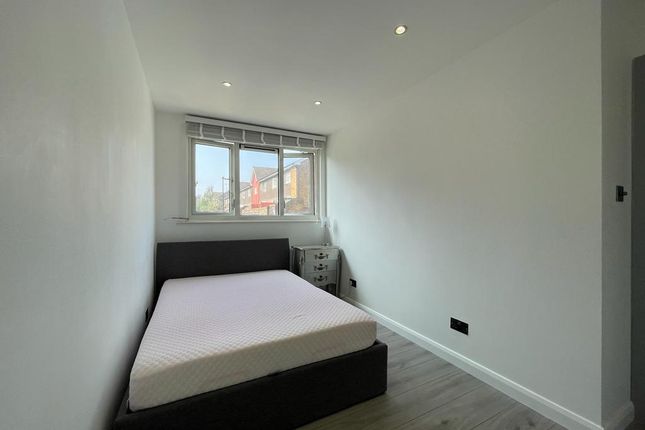 Semi-detached house to rent in Corporation Street, London