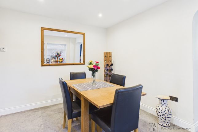 2, Lymbourn Road, Havant photo 2