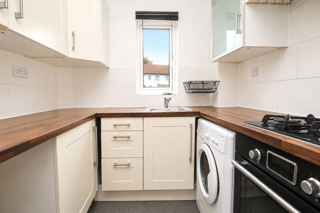 23, Saxby Close, Somerset photo 3
