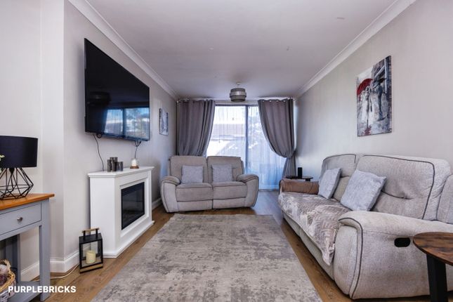 35, Kingsley Road, Farnborough photo 2