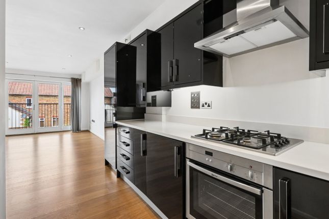 6 Stansfield Court, 43, Newark Lane, Woking photo 3
