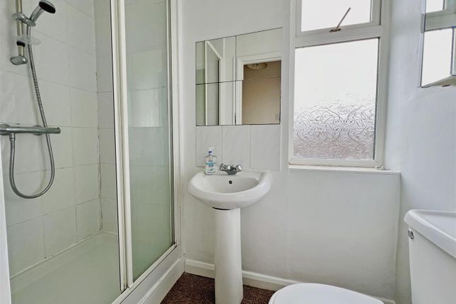 Flat for sale in Two Mile Hill Road, Kingswood, Bristol