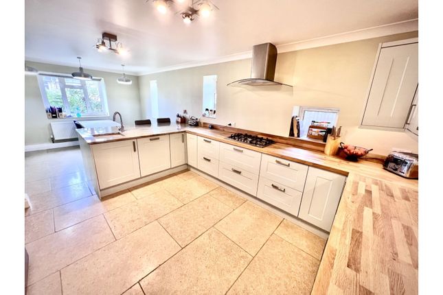 12, Park View - Stratton, Cirencester photo 4