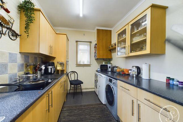 49, Sandringham Drive, Leeds photo 2