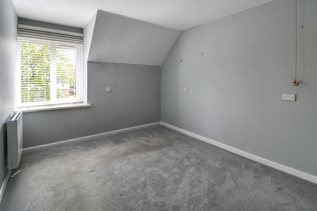 33, Farley Court, Farnborough photo 4