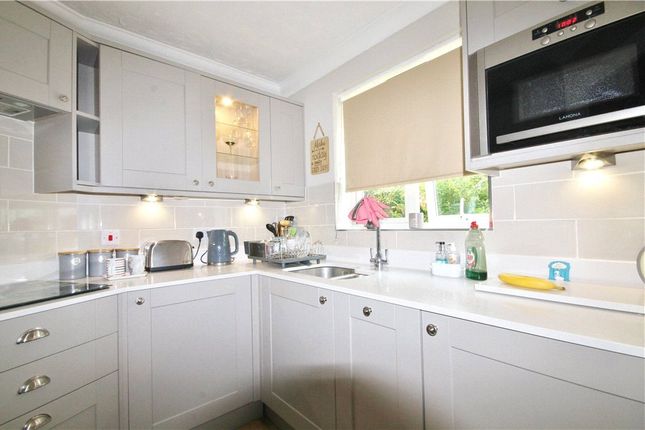 10, Matthews Lodge, Addlestone photo 3