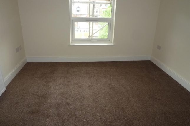 Flat D, 34, Rothesay Road, Luton photo 3