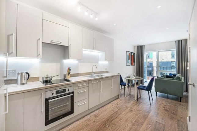 Flat to rent in Barking Wharf Square, Barking