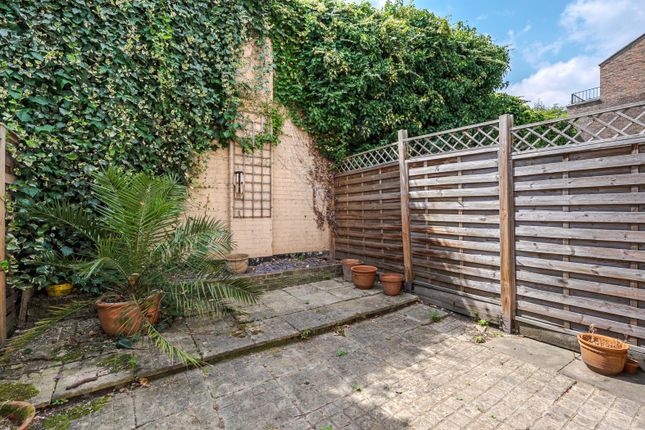 6, Usborne Mews, London photo 4