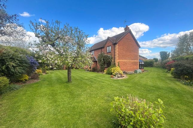 Hawthorn End, Manor Lane, Charfield photo 2