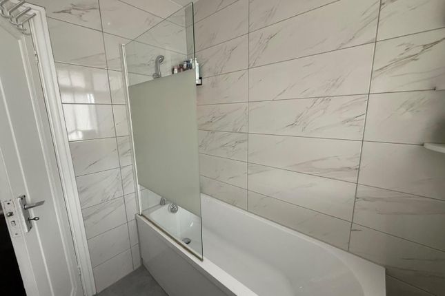 9, Regal Way, Harrow photo 2