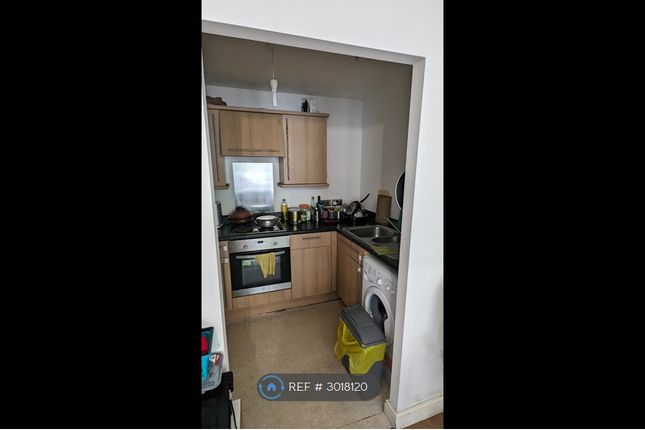 Flat, Crawford Court Charcot Road, London photo 5