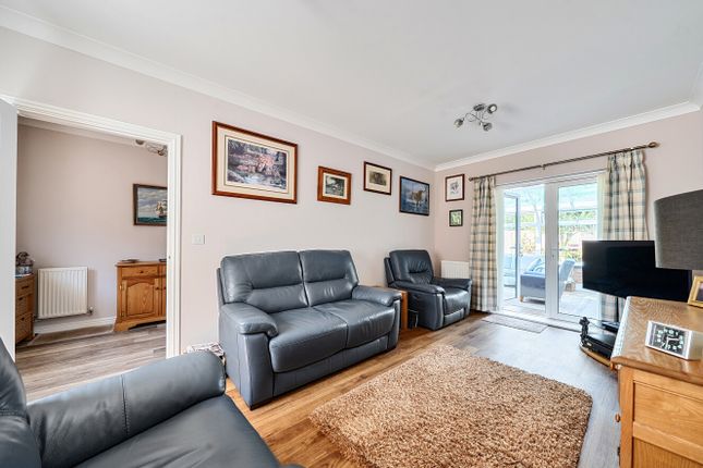 4, Tiller Close, Arundel photo 3