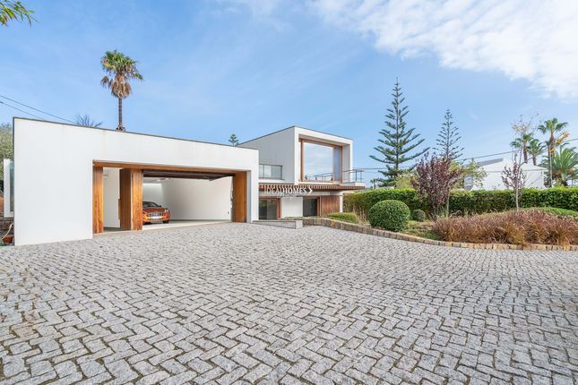 Villa for sale in 8600 Luz, Portugal