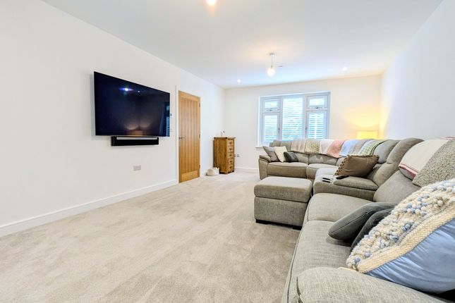 10 Cwm Woods Grove, Merthyr Tydfil photo 3