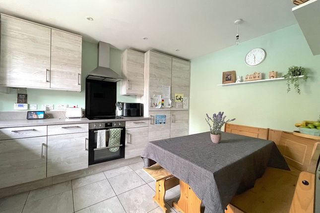 Kitchen/Dining Room (1)