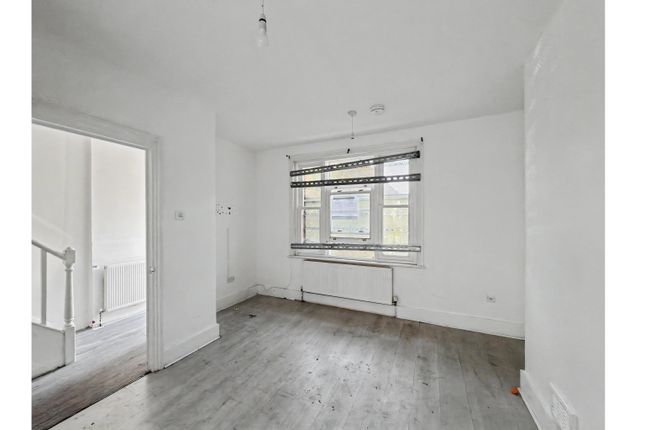 45, Peabody Estate, Tottenham photo 3