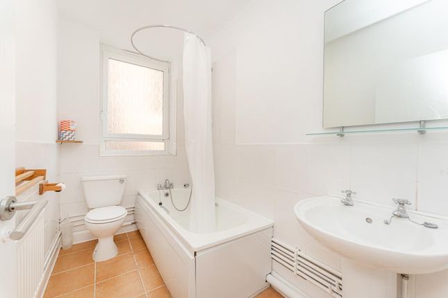 Flat to rent in Woodfield House, Hackney