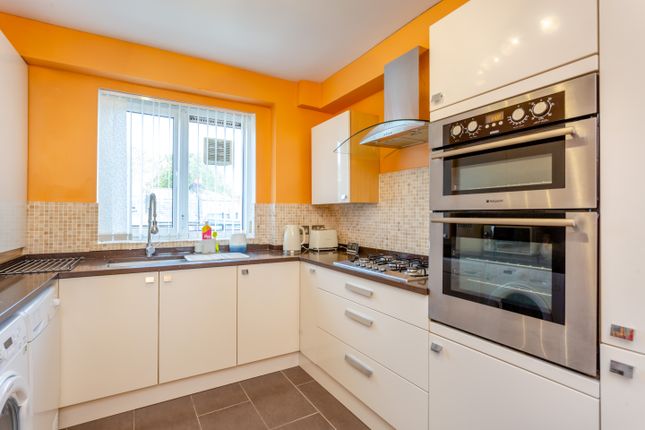 Thumbnail Flat for sale in Bazely Street, London