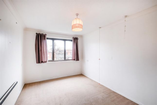 Flat 18, Manor Court Lodge, 175, High Road, London photo 2