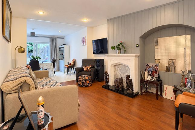 11, Kirton Walk, Edgware photo 4