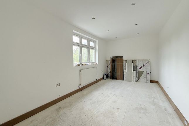 108, Bucknalls Lane, Hertfordshire photo 4