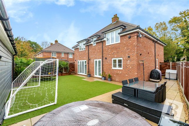 1, Whitefield Way, Brentwood photo 4