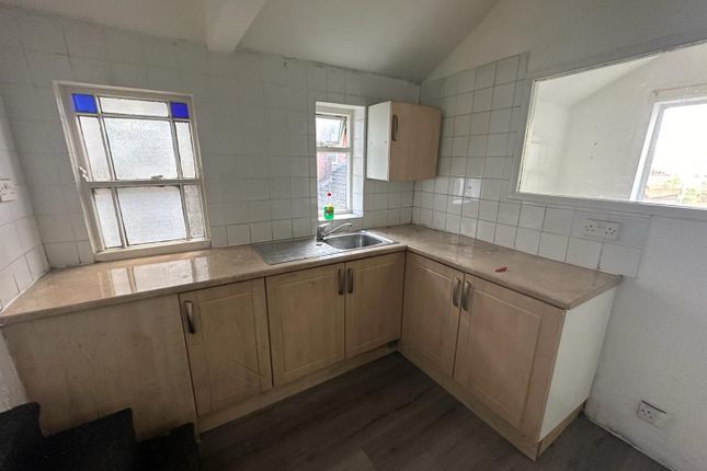 Flat to rent in Spring Bank, Hull