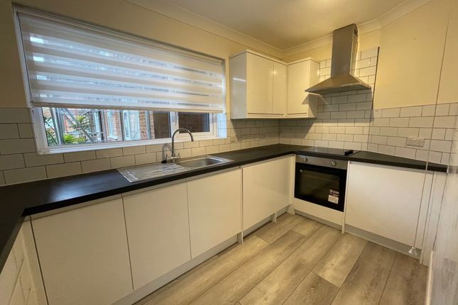 32, Lambs Close,, Cuffley photo 4