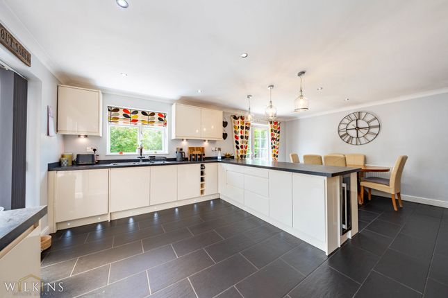 11, Garton Close, Swadlincote photo 4