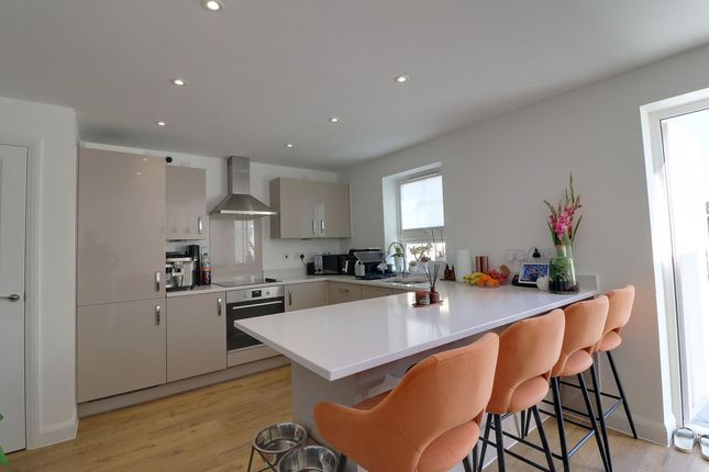 9, Sandeman Grove, Hayling Island photo 4